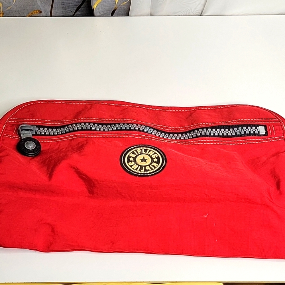 Kipling Pouch